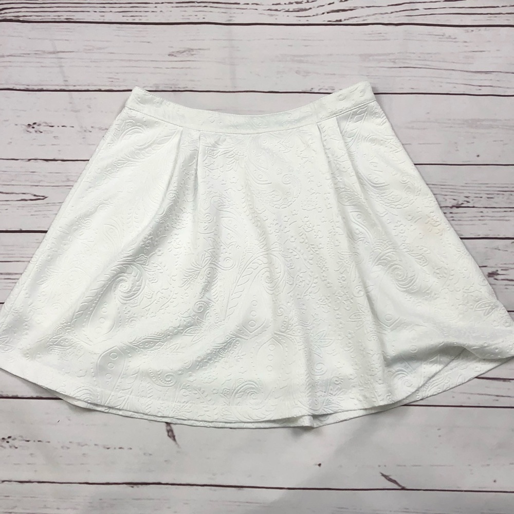 Loveriche white texturized mini skater skirt